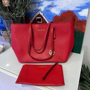 Michael Kors Women Leather Shoulder Handbag MK Sig Charlotte - VAR. + Wristlet